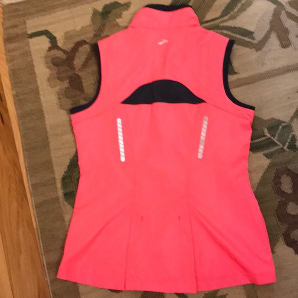 Brooks running vest - Picture 2 of 3